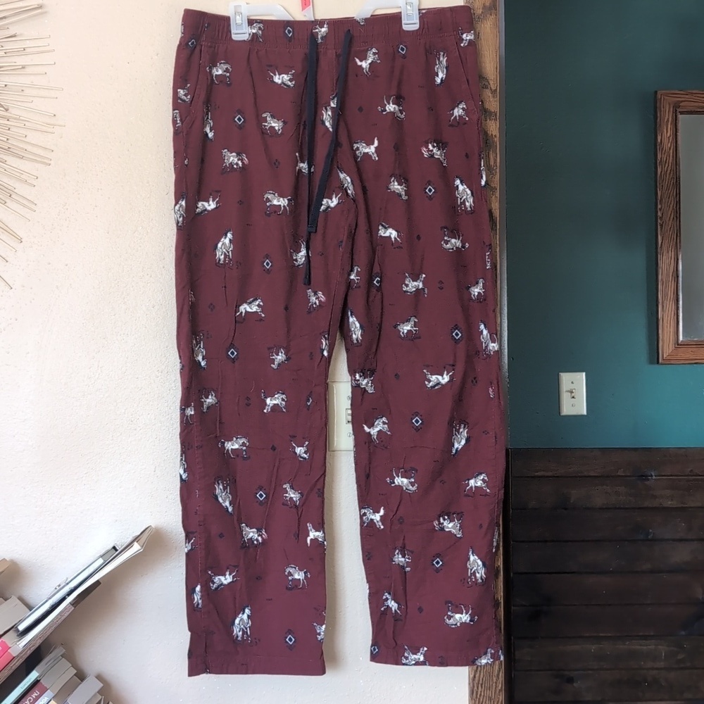 Blue Mountain Men's Burgundy Horse Joggers